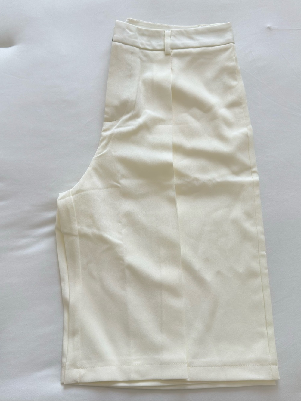 SHEIN Women Tailored Cream Bermuda Shorts Size L